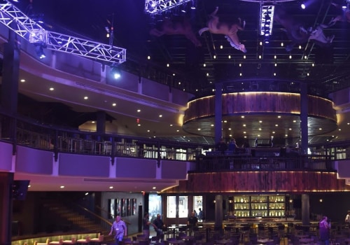 Exploring the Broadway and 2nd Avenue Districts of Nashville